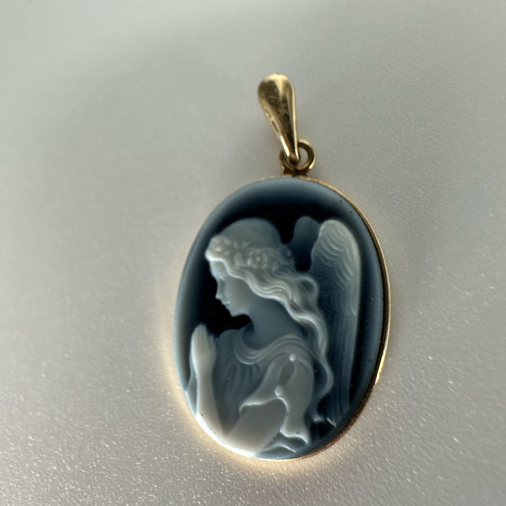 14k Gold Cameo Pendant Praying Angel